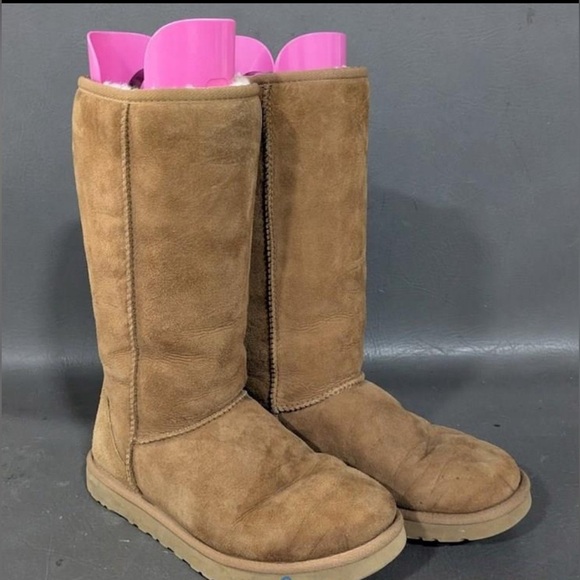 ✨ Women's Tall Uggs - Size 7 ✨